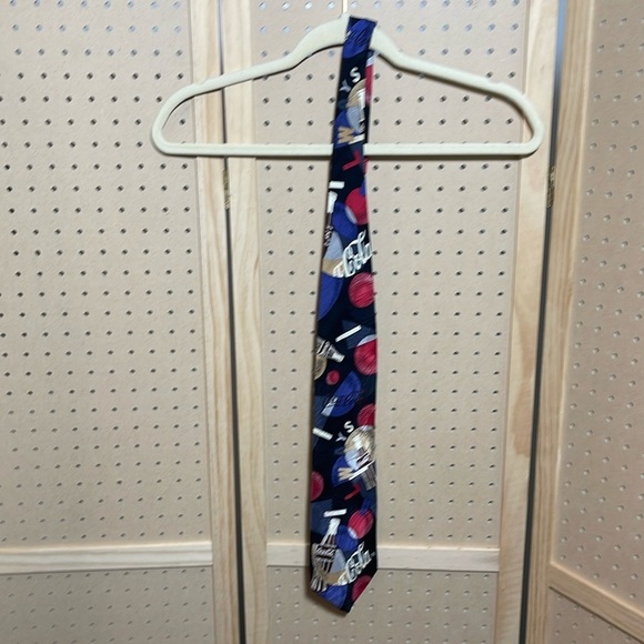 🍀5/$25🍀 Vintage Coca-Cola Tie - Picture 2 of 8